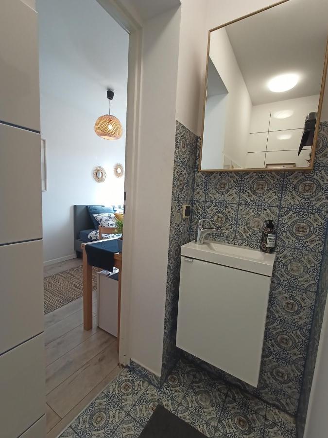 Lemuria Pokoj Z Lazienka Szkolna Legnica Exterior foto
